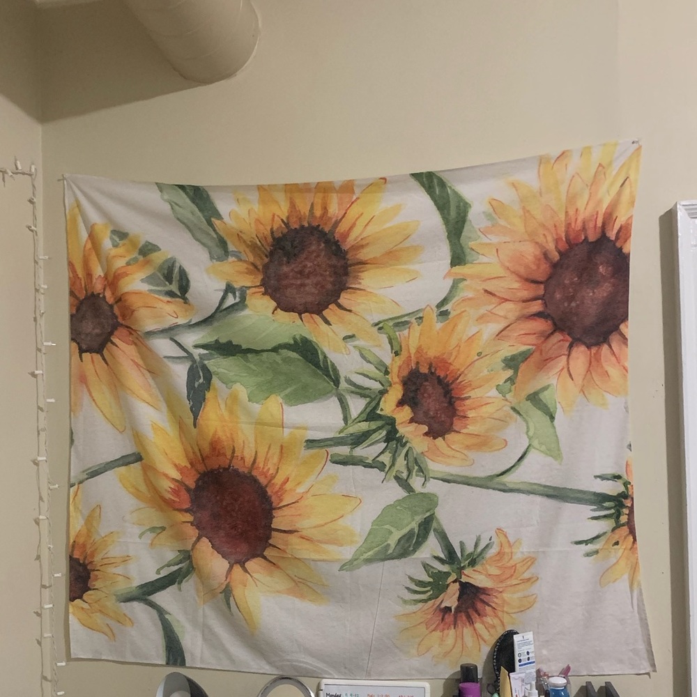 Red Bubble Sunflower Tapestry! Originally $41. New condition - Picture 2 of 2